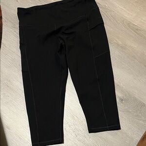 Lifesky black XL crop leggings with pockets. Like new.